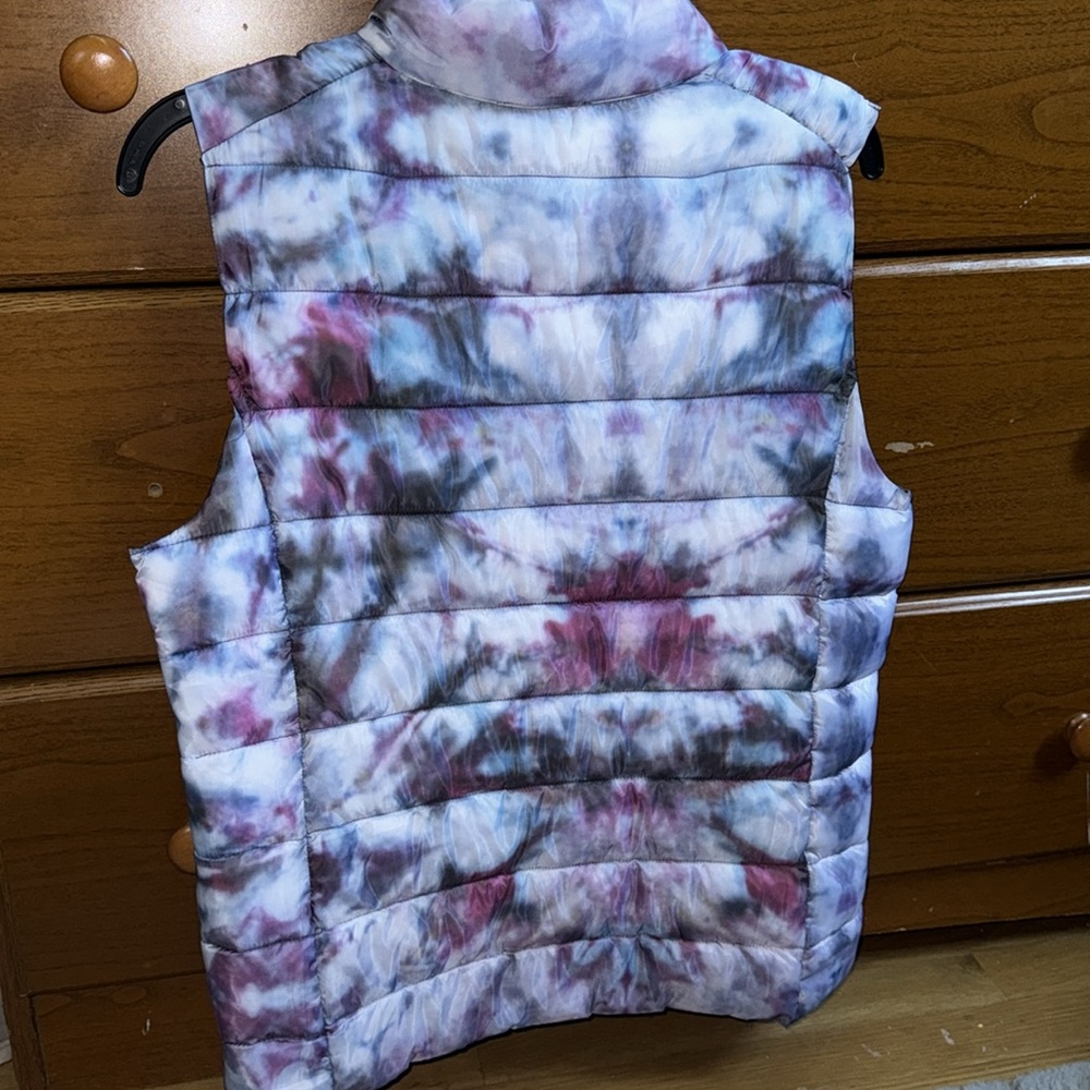 Ivory Ella puffer vest! - Picture 5 of 5